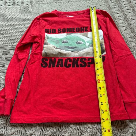 Star Wars Baby Yoda Snack Long Sleeved Shirt ~ 8/M - Picture 5 of 10
